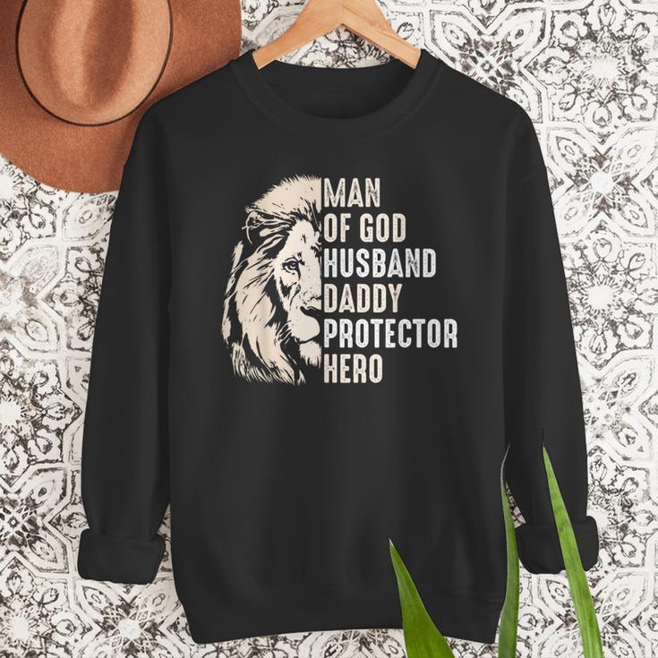 Man Of God Husband Daddy Protector Hero Lion Father's Day Men Sweatshirt