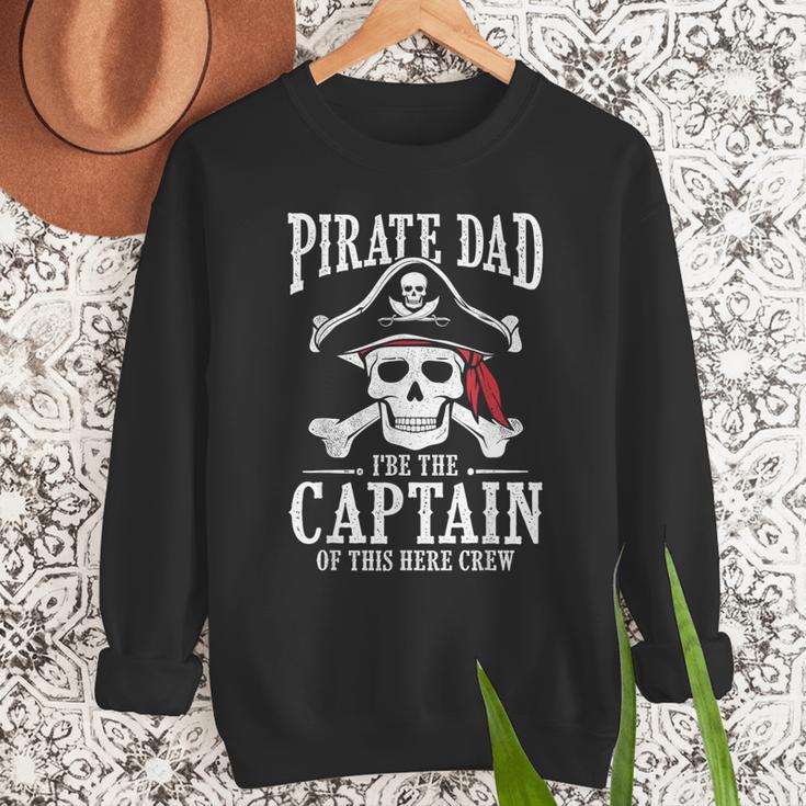 Pirate Dad I Be The Captain Of This Here Crew Pirate Dad Men Sweatshirt