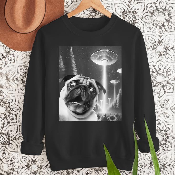 Pug Alien UFO Taking a Selfie Dog Mom Dad Men Sweatshirt