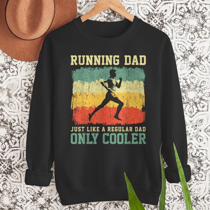 Retro Running Dad Runner Marathon Athlete Humor Outfit Men Sweatshirt