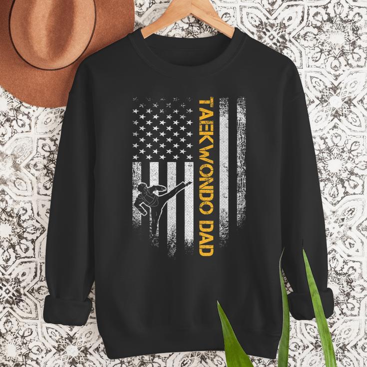 Vintage USA Flag Korea Taekwondo Training Dad Silhouette Men Sweatshirt