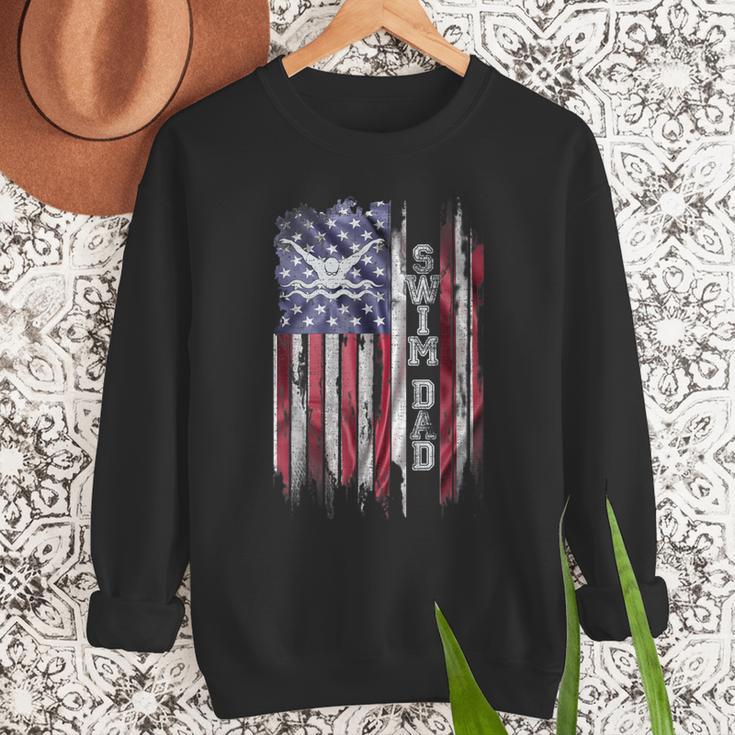 Vintage USA Flag Proud Swimming Dad Swim Swimmer Silhouette Men Sweatshirt