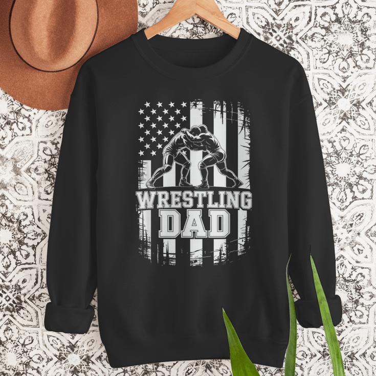 Wrestling Dad US Flag Fathers Day Wrestling Fans Men Sweatshirt