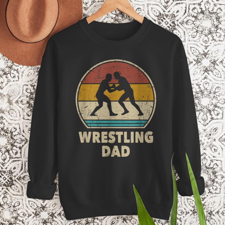 Wrestling Dad Vintage Wrestling Retro Wrestling Lover Men Sweatshirt