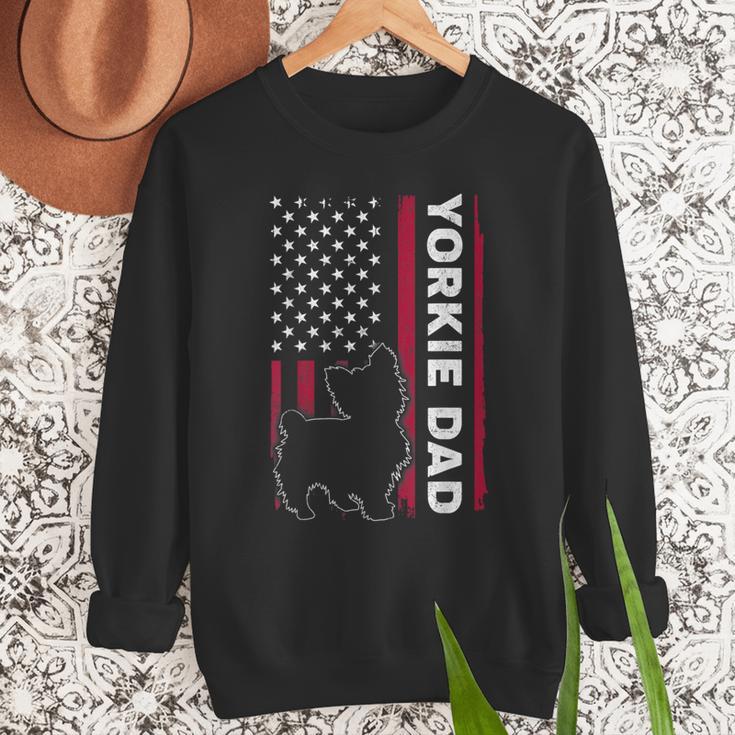 Yorkie Dog Vintage US American Flag Yorkie Dad Fathers Day Men Sweatshirt