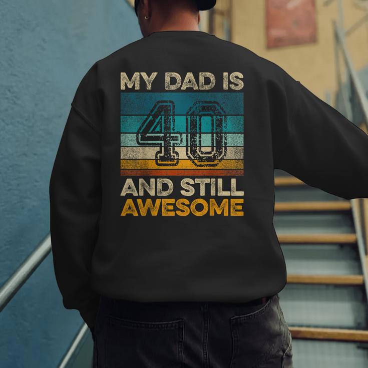 My Dad Is 40 And Still Awesome 40th Birthday Vintage Retro Men's Sweatshirt Back Print