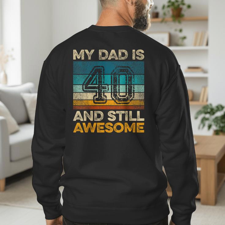 My Dad Is 40 And Still Awesome 40th Birthday Vintage Retro Men's Sweatshirt Back Print
