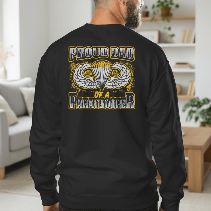Proud Dad Of a Airborne Division Paratrooper Men's Sweatshirt Back Print