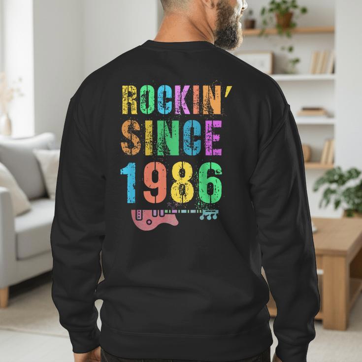Rockin' Since 1986 Vintage Rockstar 40th Birthday Mom Dad 40 Men's Sweatshirt Back Print