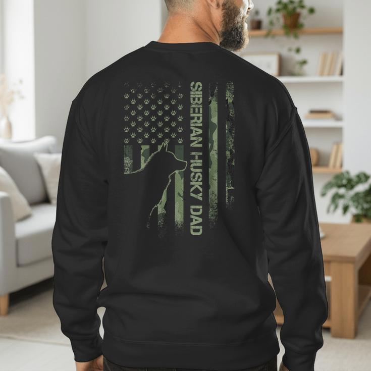 Vintage USA Camo Flag Proud Siberian Husky Dad Silhouette Men's Sweatshirt Back Print