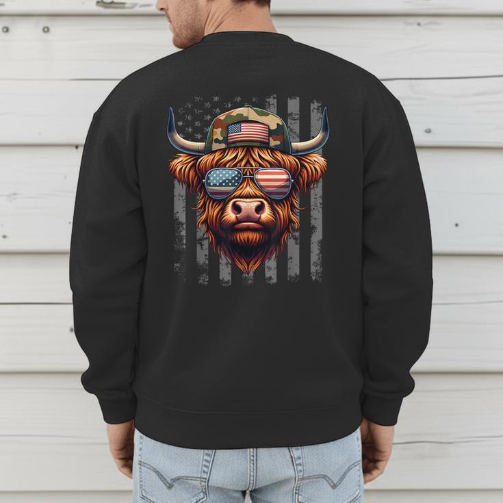Highland Cow 4th July USA Flag Dad Father America Men Boys Men's Sweatshirt Back Print