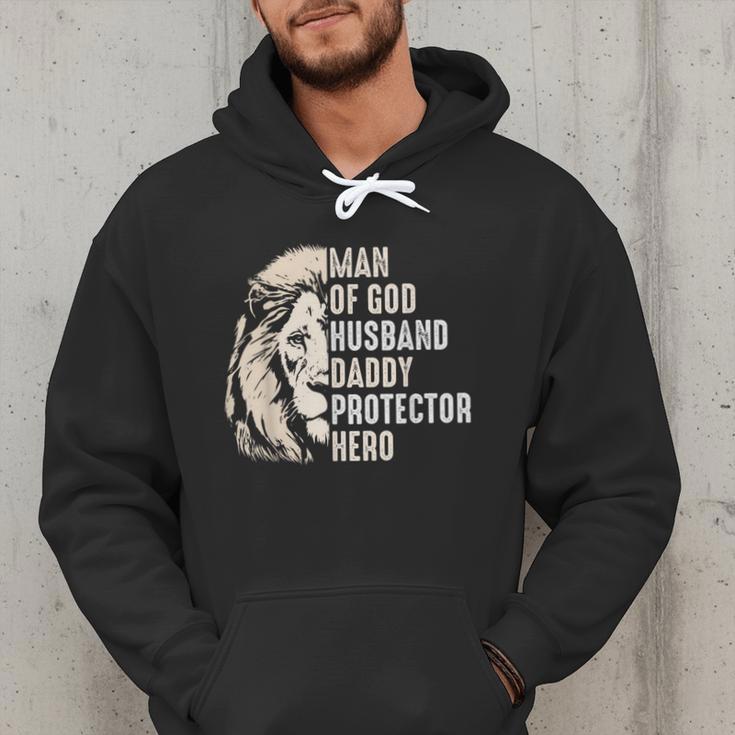 Man Of God Husband Daddy Protector Hero Lion Father's Day Men Hoodie