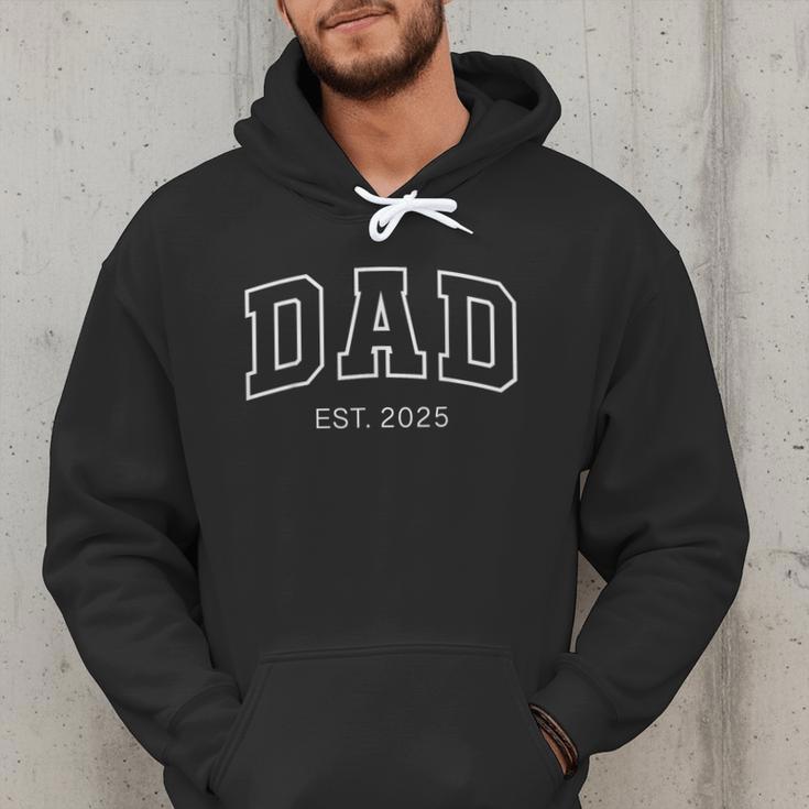 Promoted To Dad Est 2025 Daddy To Be First Time Dad Men Hoodie