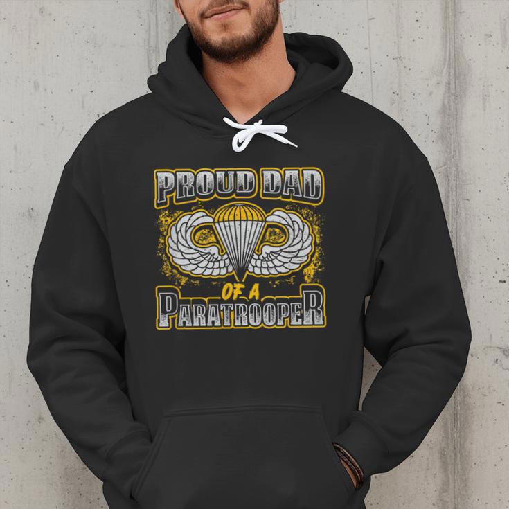 Proud Dad Of a Airborne Division Paratrooper Men Hoodie