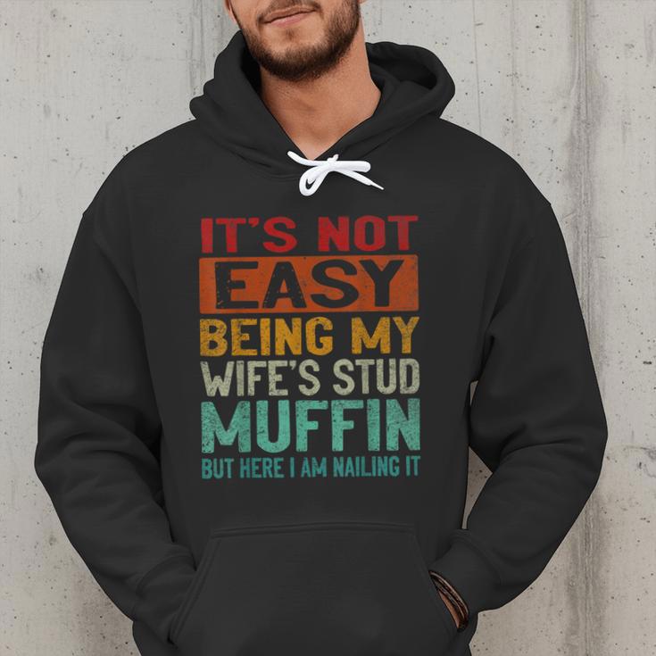 Retro Fathers Day Not Easy Being My Wifes Stud Muffin Dad Men Hoodie