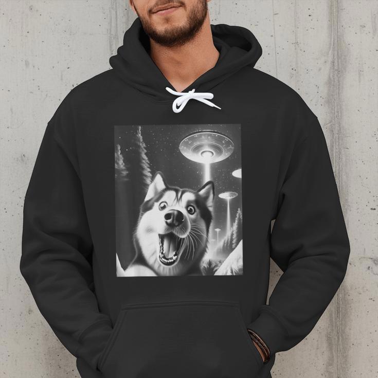 Siberian Husky Alien UFO Taking a Selfie Dog Mom Dad Men Hoodie