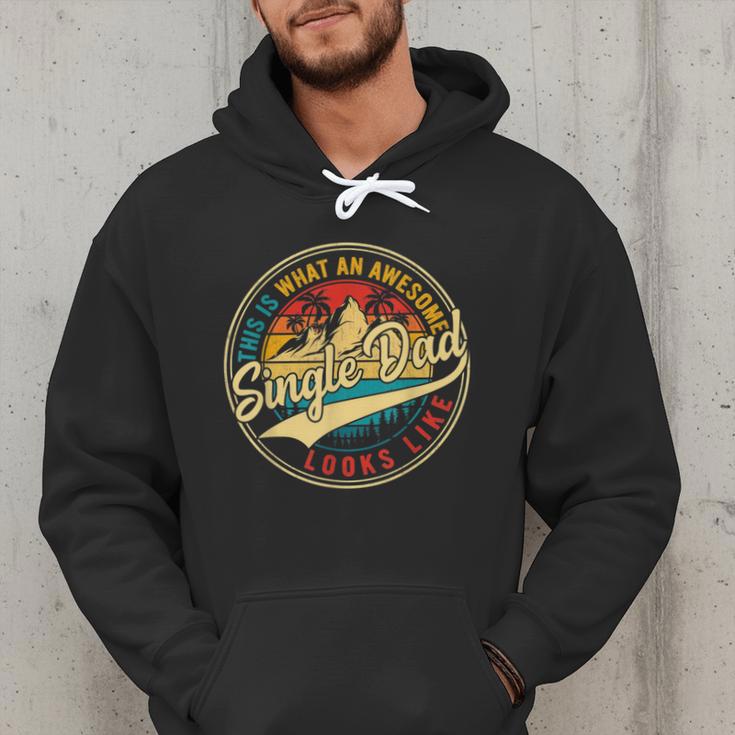 Vintage Awesome Single Dad Retro Fathers Day For Dad Grandpa Men Hoodie