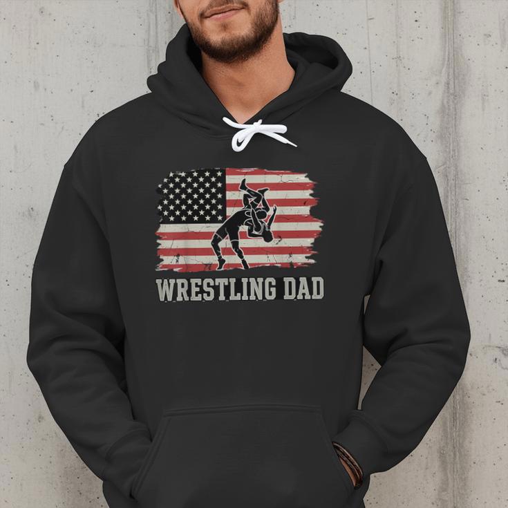 Wrestling Dad US Flag Fathers Day Retro Wrestling Fans Men Hoodie
