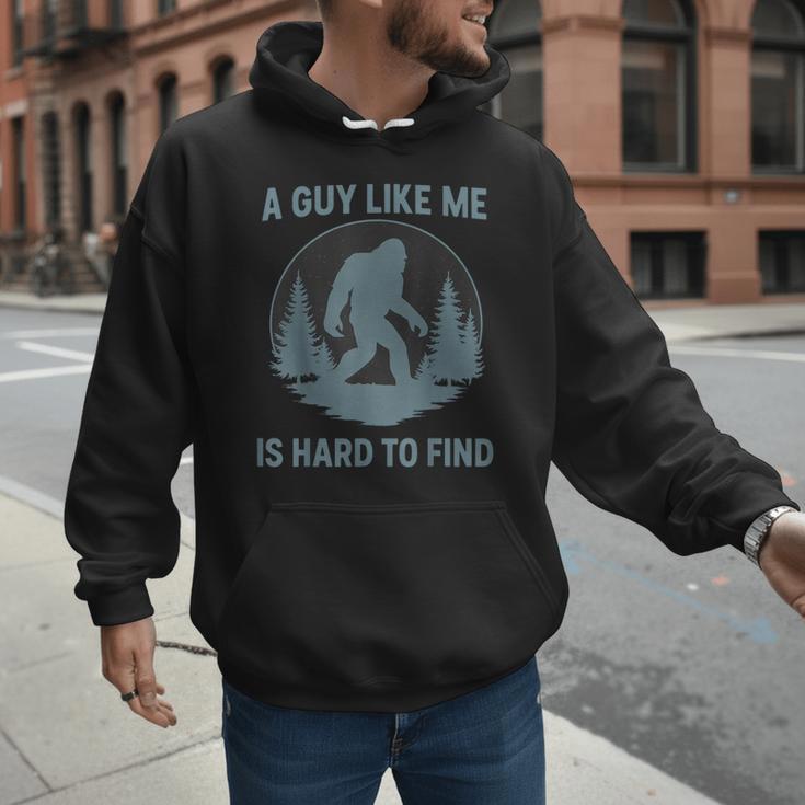 Bigfoot A Guy Like Me Is Hard To Find Forest Men Dad Men Hoodie