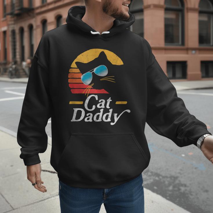 Cat Daddy Vintage 80s Style Cat Retro Sunglasses Distressed Men Hoodie