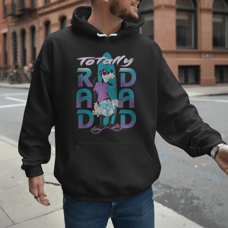 Disney Goofy Totally Rad Dad Father’s Day Surfing Distressed Men Hoodie