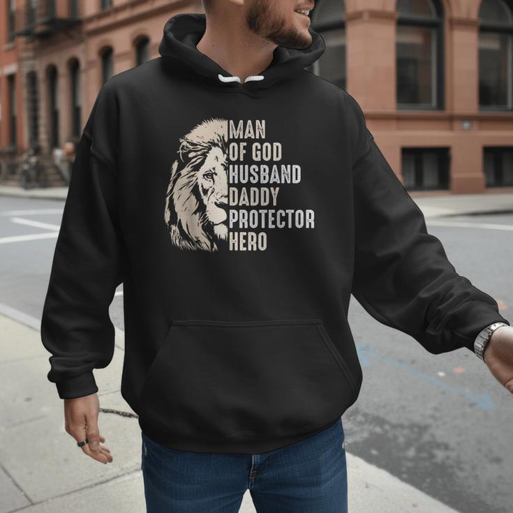 Man Of God Husband Daddy Protector Hero Lion Father's Day Men Hoodie