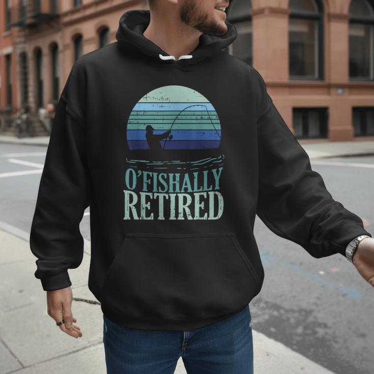 Ofishally Retired Fishing Retro Retirement Dad Men Men Hoodie