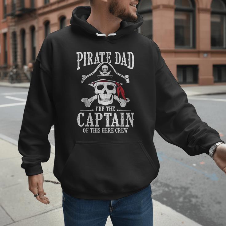 Pirate Dad I Be The Captain Of This Here Crew Pirate Dad Men Hoodie