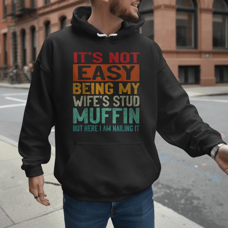 Retro Fathers Day Not Easy Being My Wifes Stud Muffin Dad Men Hoodie