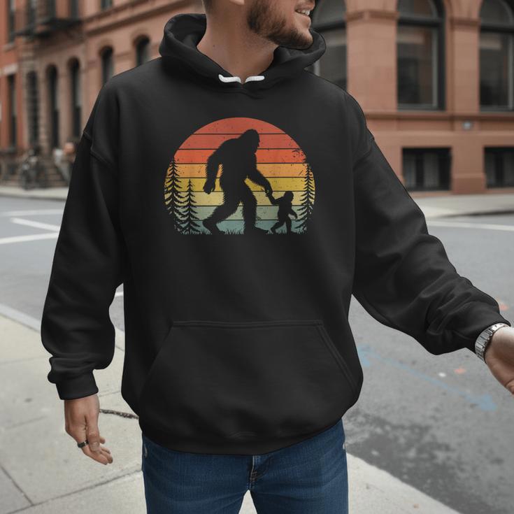 Retro Vintage Bigfoot Dad Fathers Day Father Son Matching Men Hoodie