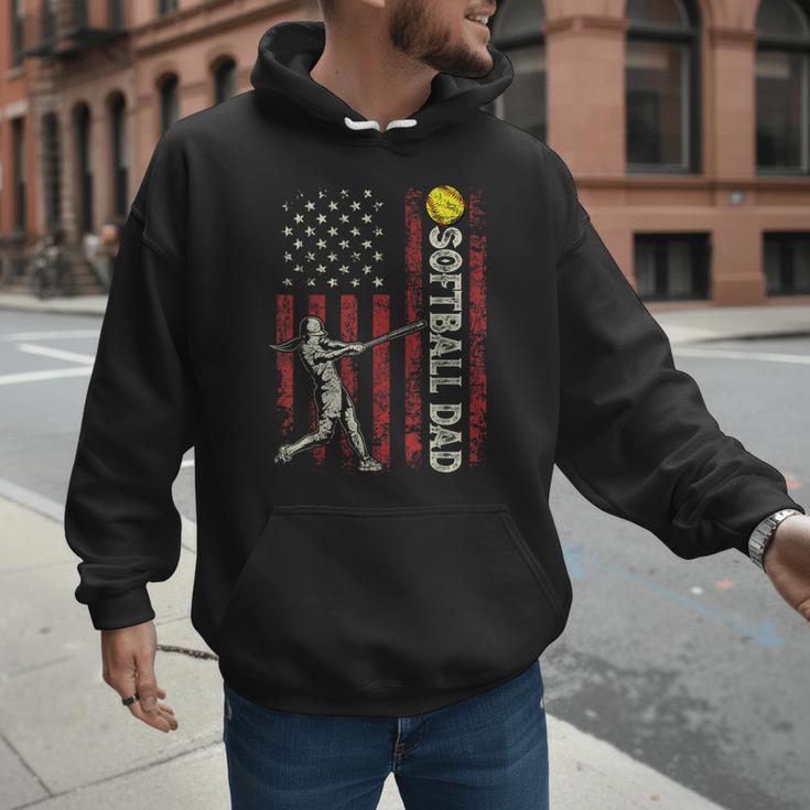 Softball Dad US Flag For Dad Men Patriotic Fathers Day Men Hoodie
