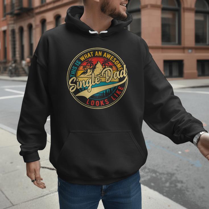 Vintage Awesome Single Dad Retro Fathers Day For Dad Grandpa Men Hoodie