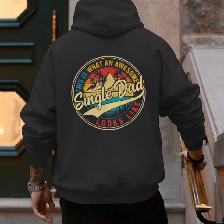 Vintage Awesome Single Dad Retro Fathers Day For Dad Grandpa Men's Hoodie Back Print