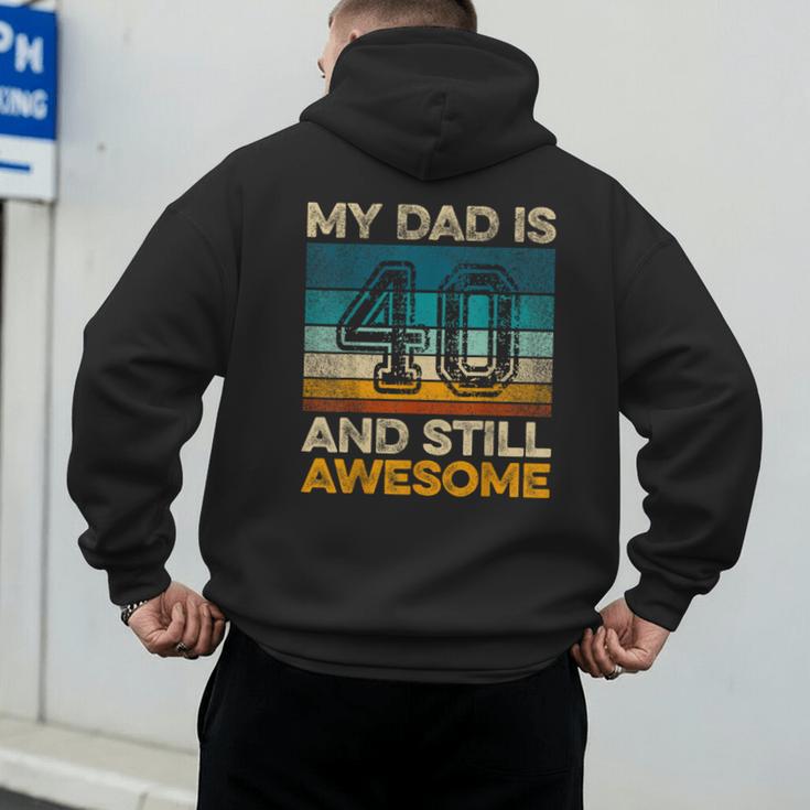 My Dad Is 40 And Still Awesome 40th Birthday Vintage Retro Men's Hoodie Back Print