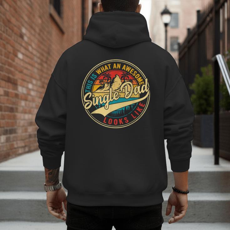 Vintage Awesome Single Dad Retro Fathers Day For Dad Grandpa Men's Hoodie Back Print