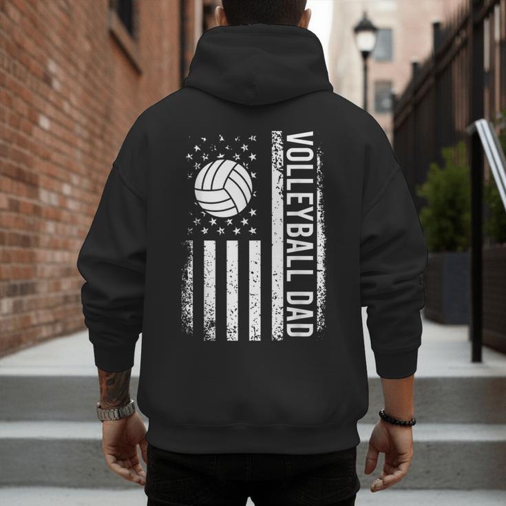 Vintage Volleyball Dad USA Flag Retro Fathers Day Daddy Papa Men's Hoodie Back Print
