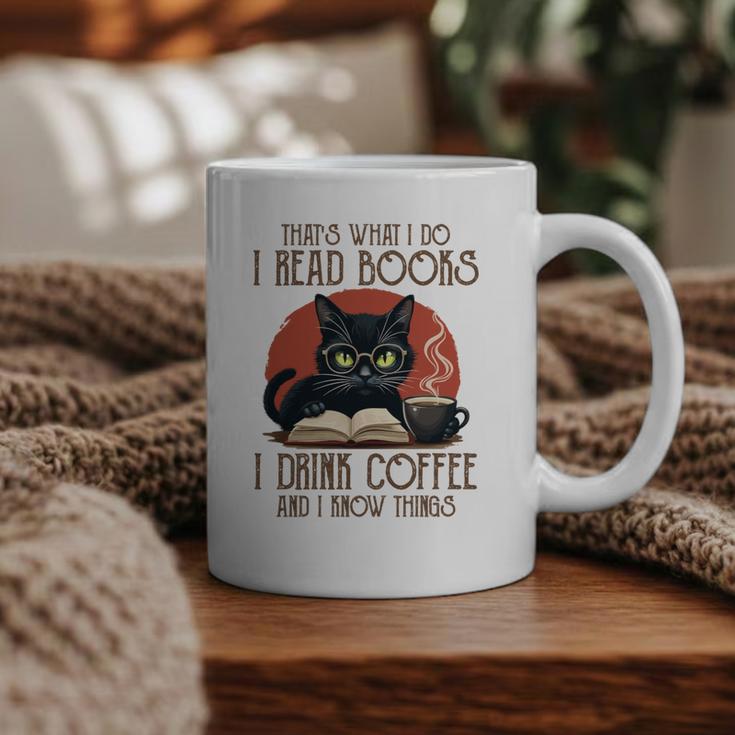 i Read Books And i Know Things Cat Reading Coffee Graphic Print Coffee Mug