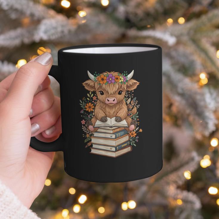 Cute Baby Highland Cow Reading Book Librarian Bookworm Graphic Print Coffee Mug
