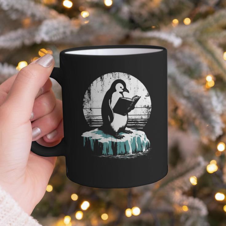 Penguin Reading A Book Vintage Graphic Bookworm Lover Graphic Print Coffee Mug
