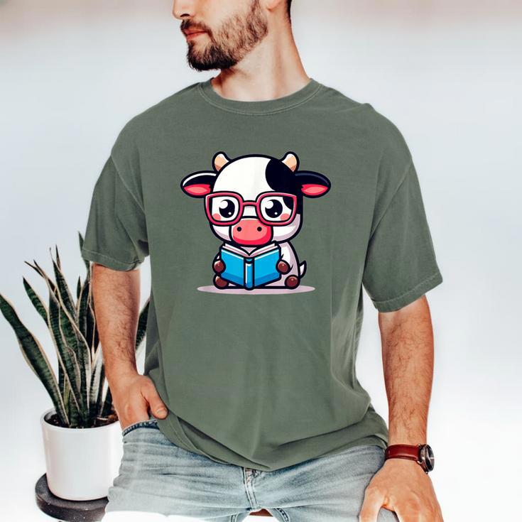 Adorable Book Lover Cow With Reading Glasses Cute Men's Comfort Colors T-Shirt
