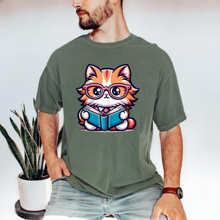 Adorable Book Lover Maine Coon Cat With Reading Glasses Cute Men's Comfort Colors T-Shirt
