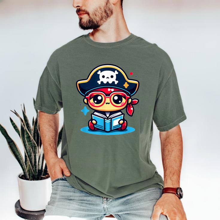 Adorable Book Lover Pirate With Reading Glasses Cute Men's Comfort Colors T-Shirt