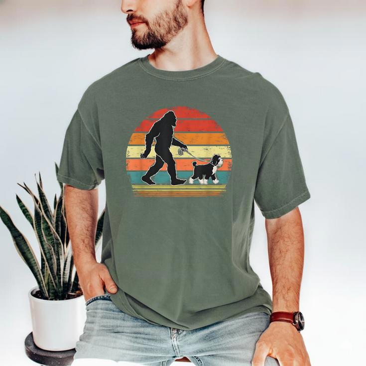 Bigfoot Walking a Dog Bernedoodle Dog Dad Men's Comfort Colors T-Shirt