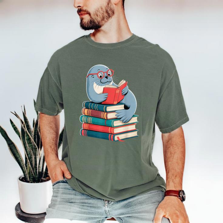 Cute Reading Seal On Books Book Lover Men's Comfort Colors T-Shirt
