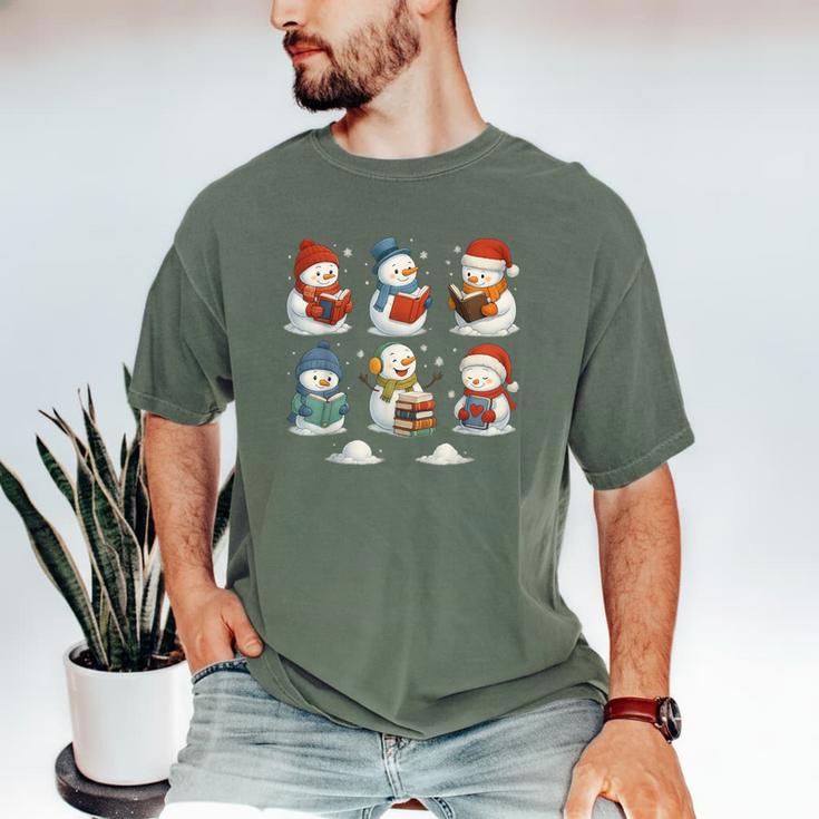 Cute Snowman Reading Books Christmas Winter Book Lover Men's Comfort Colors T-Shirt