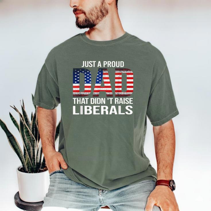 Dad Man Saying Proud Dad That Didn't Raise Liberals Men's Comfort Colors T-Shirt
