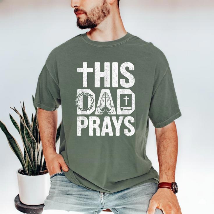 This Dad Pray Religious Vintage Father's Day Christian Daddy Men's Comfort Colors T-Shirt