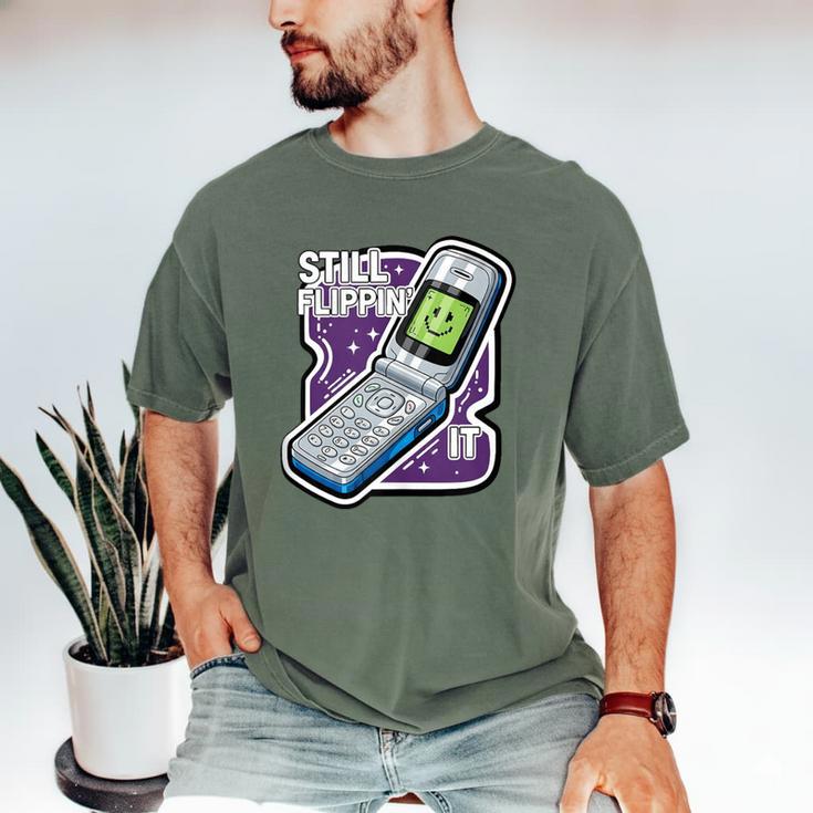 Still Flippin' It Retro Flip Phone 90s Y2K Nostalgia Men's Comfort Colors T-Shirt