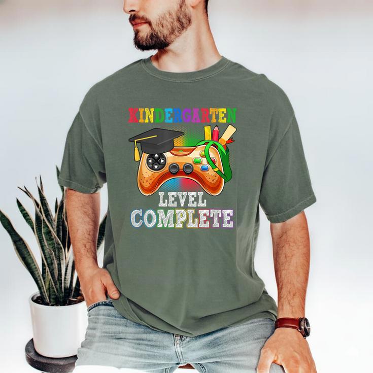 Kindergarten Level Complete Last Day Of School Graduation Men's Comfort Colors T-Shirt
