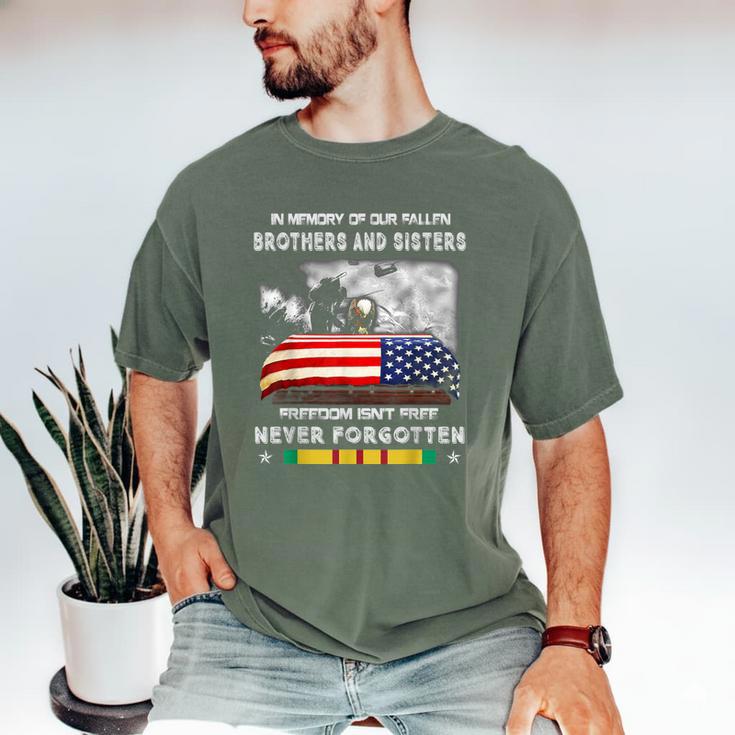 In Memory Of Our Fallen Brothers Sisters Freedom Isn't Free Men's Comfort Colors T-Shirt